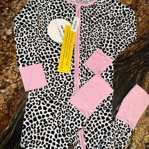 Little sleepies snow leopard zippy